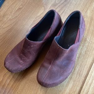 Patagonia Women's Performance Footwear. Color: Rusted Iron. Very Good Condition.